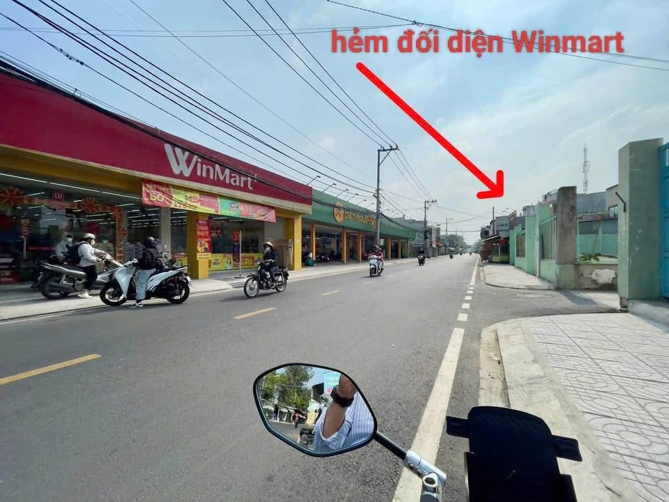 Shophouse Tân Xuân Hóc Môn 40m² giá 1.95 tỷ - Hẻm xe tải thuận tiện!