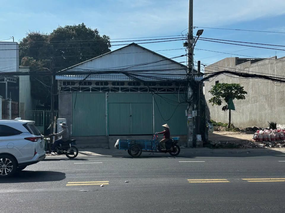 Nhà mặt tiền Trần Hưng Đạo, Long Xuyên 200m² giá 5 triệu - Cơ hội thuê ngay!