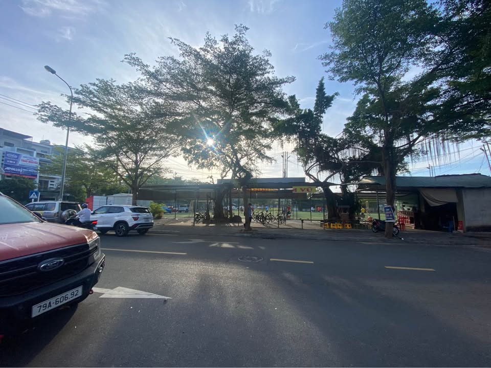 Cho thuê mặt bằng tại sân bóng Phước Long, Thủ Đức - Thỏa thuận hấp dẫn!