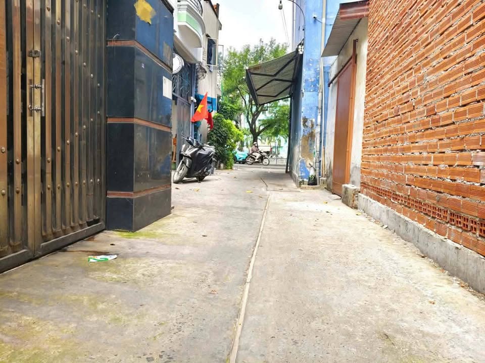 Nhà Phú Nhuận 67m² giá 7 tỷ - Sát mặt tiền Phạm Văn Hai, 3 tầng, 4PN tiện nghi!