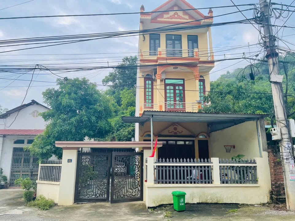 Nhà phố Tổ 11B, Phường Đức Xuân 245m² - Không gian thoáng mát, an ninh tốt!