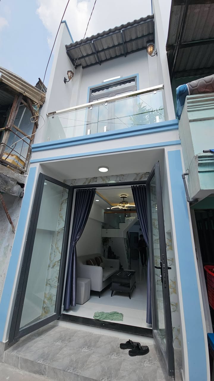 Nhà bán hẻm Hoài Thanh, Quận 8, 30m², giá 3.2 tỷ - Cơ hội sở hữu ngay!