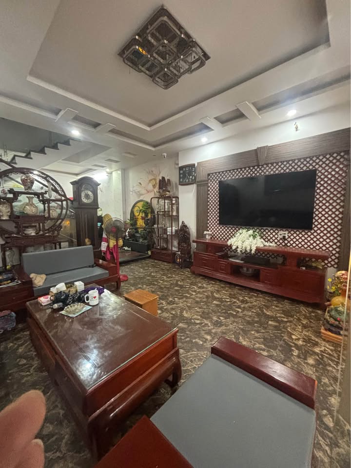 Nhà 4 tầng lô góc tại Phường Thượng Lý, 60m² giá 5.3 tỷ - Cơ hội đầu tư hiếm có!