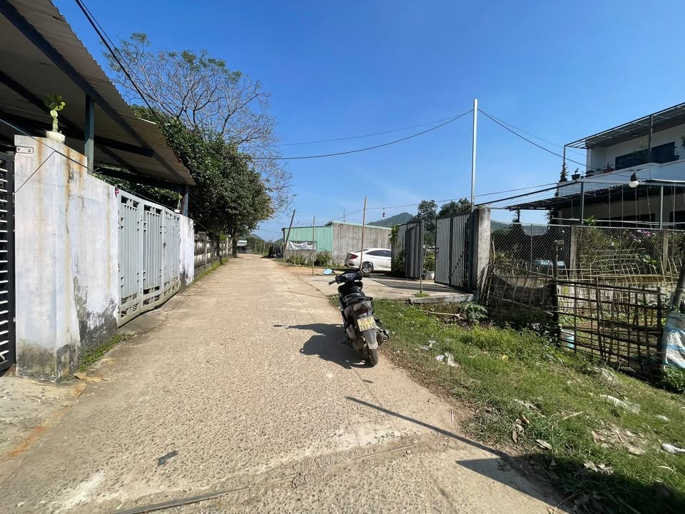 Đất nền Hòa Khánh, Đà Nẵng 200m² giá 2.3 tỷ - Sổ đỏ chính chủ, thuận tiện xây dựng!