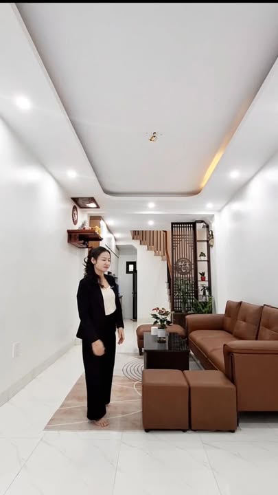Nhà phố Giang Biên 33m² giá 6.25 tỷ - Ô tô đỗ cửa, nội thất đầy đủ!