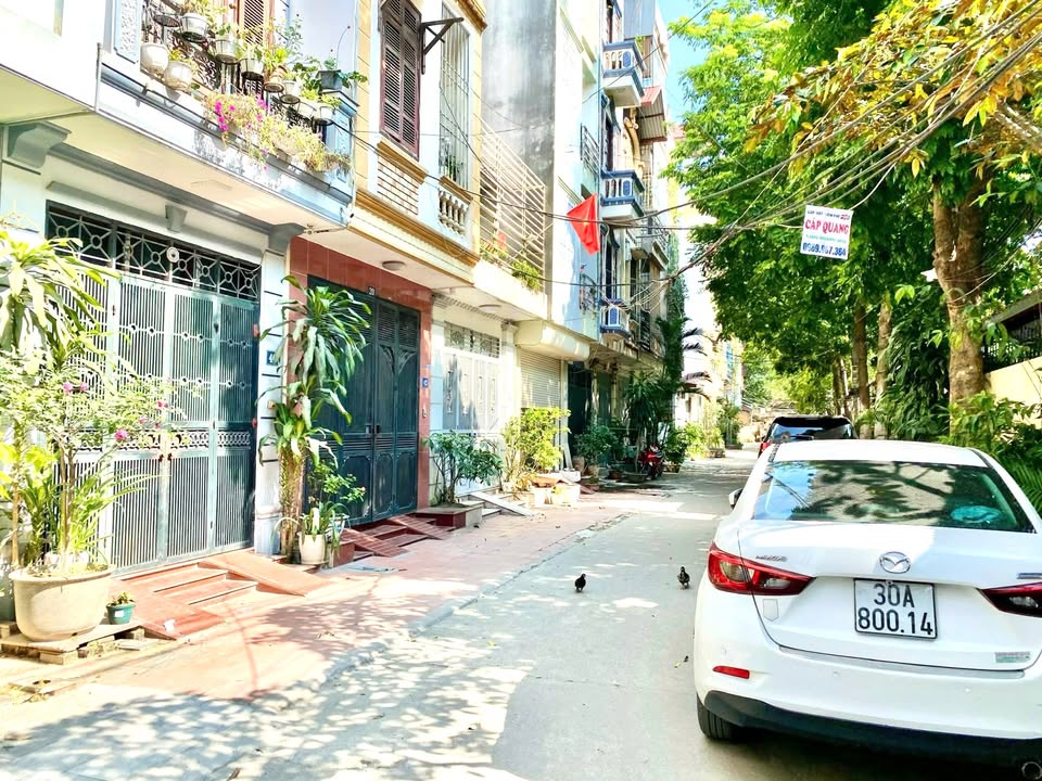 Nhà Bà Triệu, Hà Đông 40m² giá 7 tỷ - Ô tô đỗ cửa, tiện ích đầy đủ!