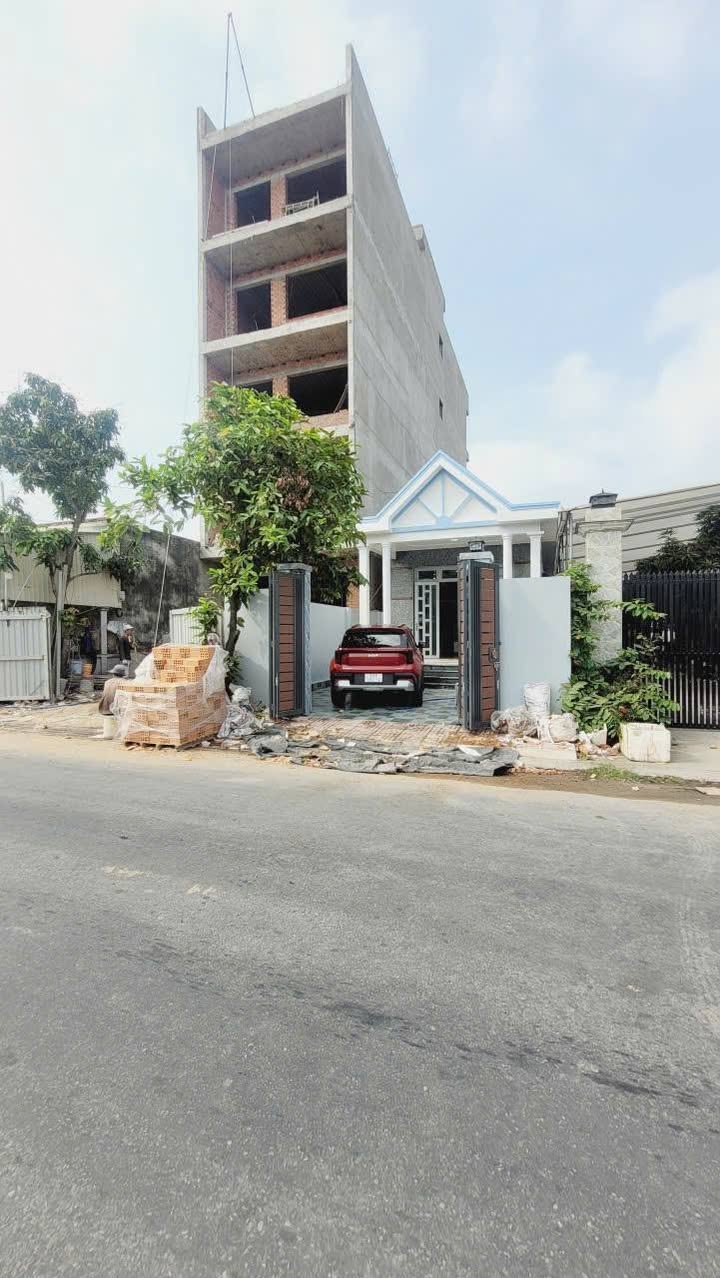 Nhà mặt tiền Liên ấp 2-3A, Bến Lức, 104m² giá 3.55 tỷ - Sẵn sàng vào ở ngay!