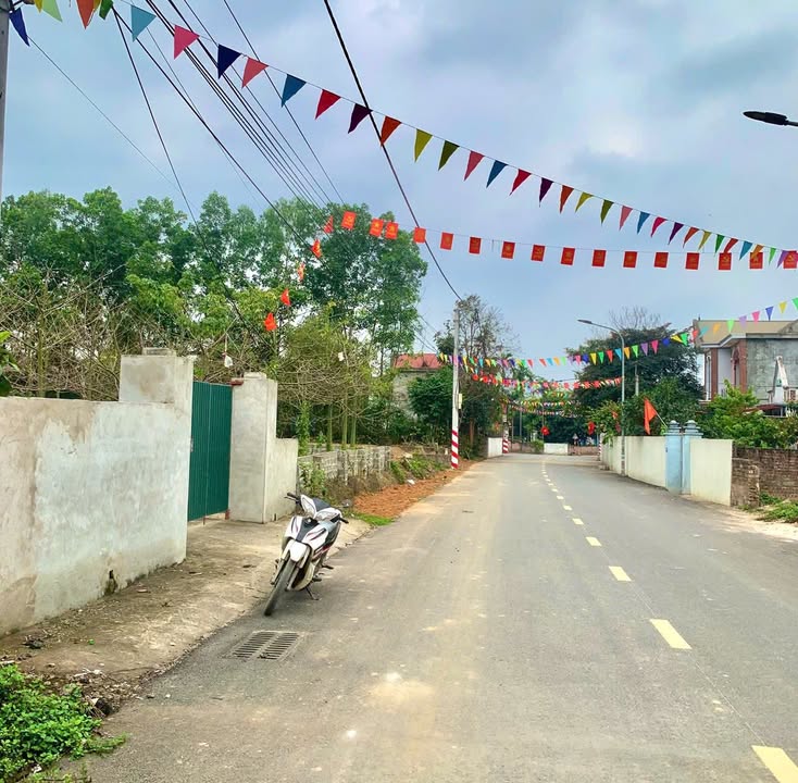 Đất Tùng Thiện Hà Nội 400m² giá 5 tỷ - Mặt tiền rộng, ô tô tránh!