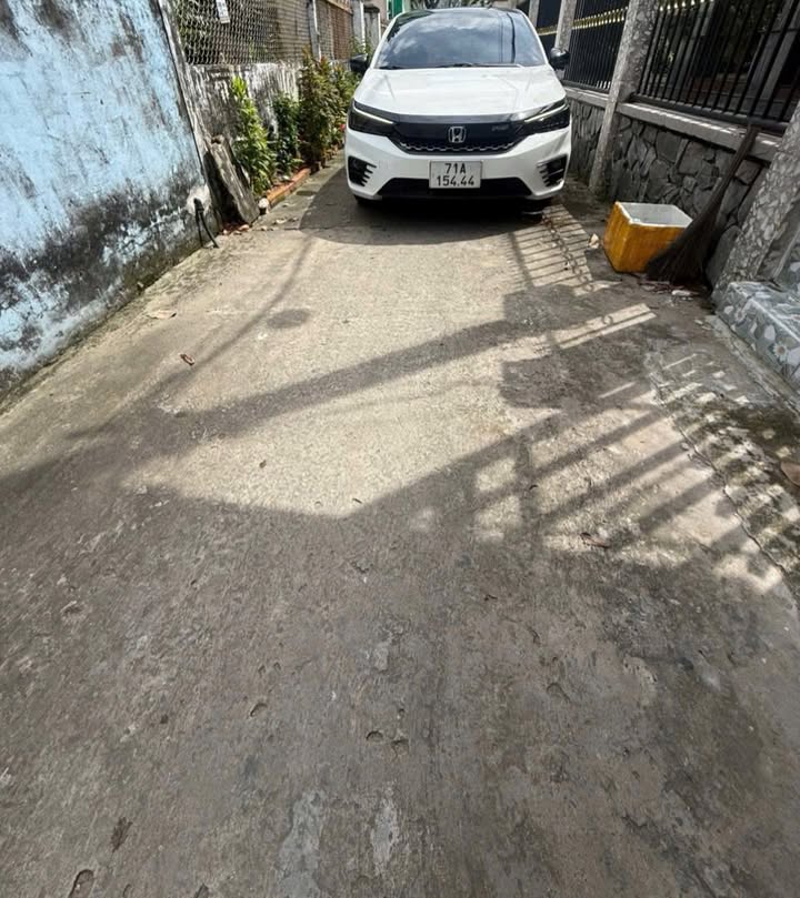 Bán nhà mặt tiền hẻm 1 trệt 1 lầu tại Phường 7, Bến Tre - Giá 2.2 tỷ, ô tô vào tận nhà!