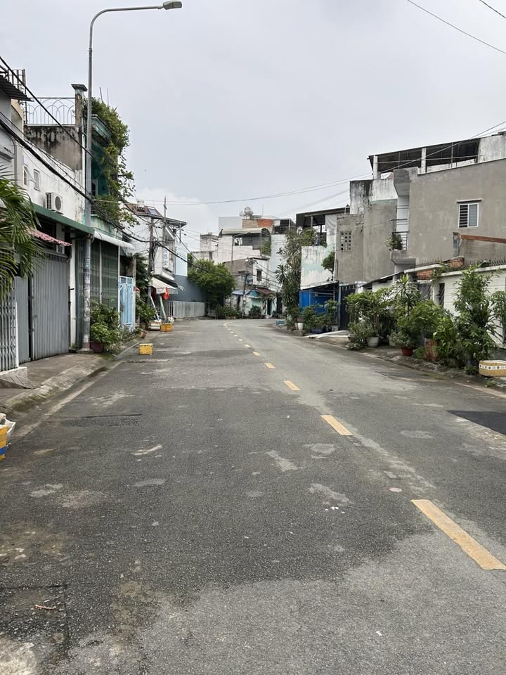 Nhà riêng hẻm ô tô 9m Nguyễn Sơn, Tân Phú 38m² giá chỉ 4.9 tỷ - Sổ hồng chính chủ!