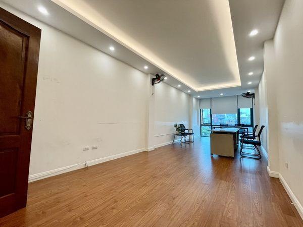 Văn phòng cho thuê phố Quan Nhân, Thanh Xuân, 30m² giá 5 triệu - Địa điểm lý tưởng cho mọi loại hình kinh doanh!