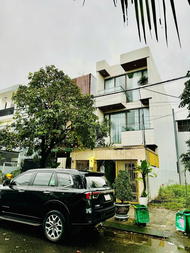 Nhà 3 tầng đường Giang Châu 3, Quận Ngũ Hành Sơn, 100m² giá 14.5 tỷ - Khu vực an ninh tốt, gần sông!