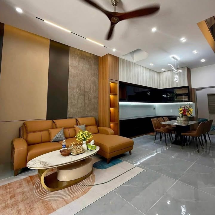 Căn nhà 5 tầng 30m² tại Vincom Mega, Q.Nam Từ Liêm - Giao thông thuận tiện, đầy đủ nội thất!