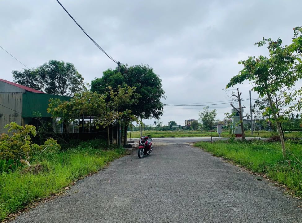 Đất nền thôn Bình Lý - Thạch Bình 150m² giá 2.7 tỷ - Đường thông thoáng, tiện ích đầy đủ!