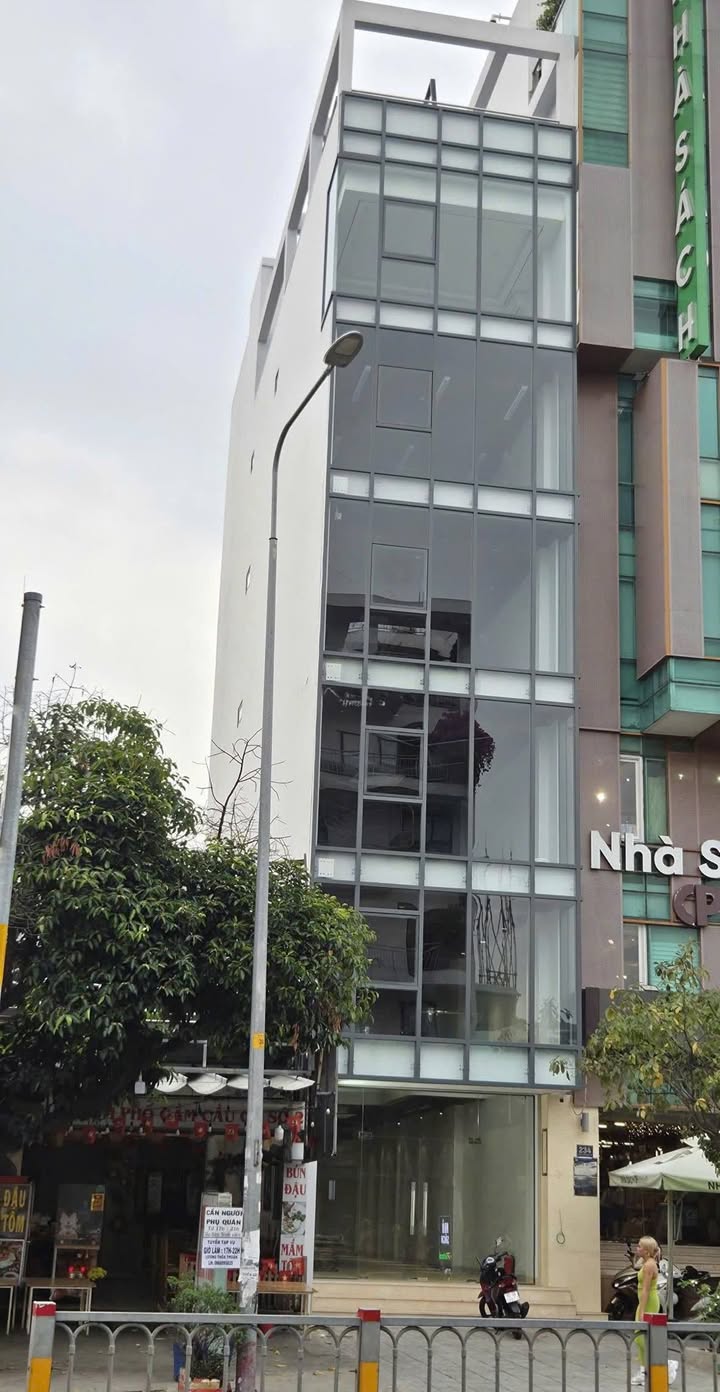 Cho thuê mặt tiền đường Tây Thạnh Quận Tân Phú 100m² - Thang máy hiện đại, vị trí đắc địa!