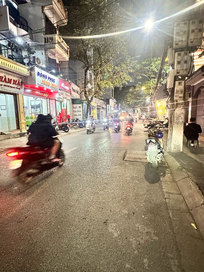 Nhà mặt phố Nguyễn Ngọc Nại, Thanh Xuân, 98m², giá 67.5 tỷ - Vị trí đắc địa cho kinh doanh!