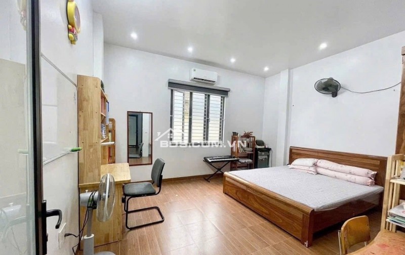 Nhà 3 tầng ngõ Trần Nhật Duật 45m² giá 1.75 tỷ - Thiết kế hợp lý, đầy đủ nội thất!