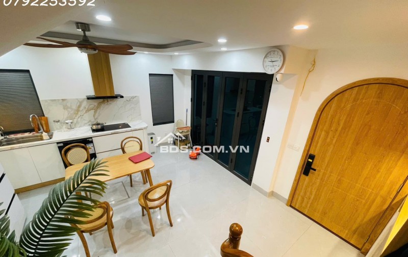 Nhà đẹp phố Trần Duy Hưng, Cầu Giấy 30m² giá 14.8 tỷ - Chỉ việc sách vali vào ở!