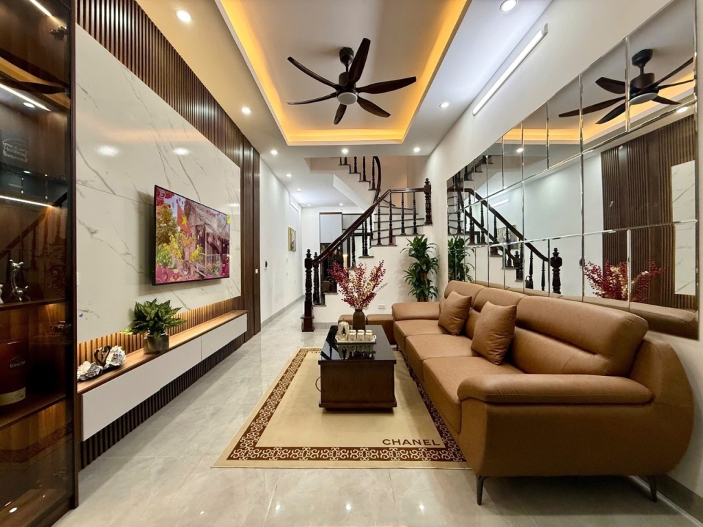 Nhà đẹp tại Quận Đống Đa 36m² giá 9.8 tỷ - Giao thông thuận tiện!