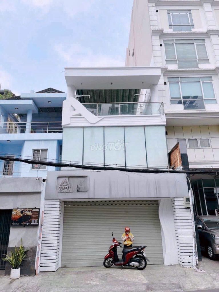 Cho thuê nhà phố mặt tiền đường Đặng Văn Ngữ, Phú Nhuận 400m² giá 38 triệu - Nhận nhà ngay!