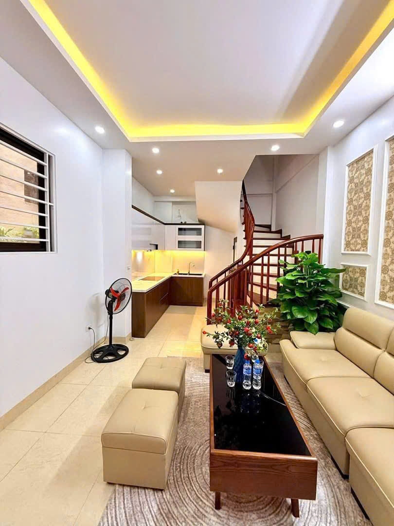 Nhà đẹp Pháo Đài Láng 31m² giá 9,5 tỷ - Chính chủ, sổ đỏ vuông vức!