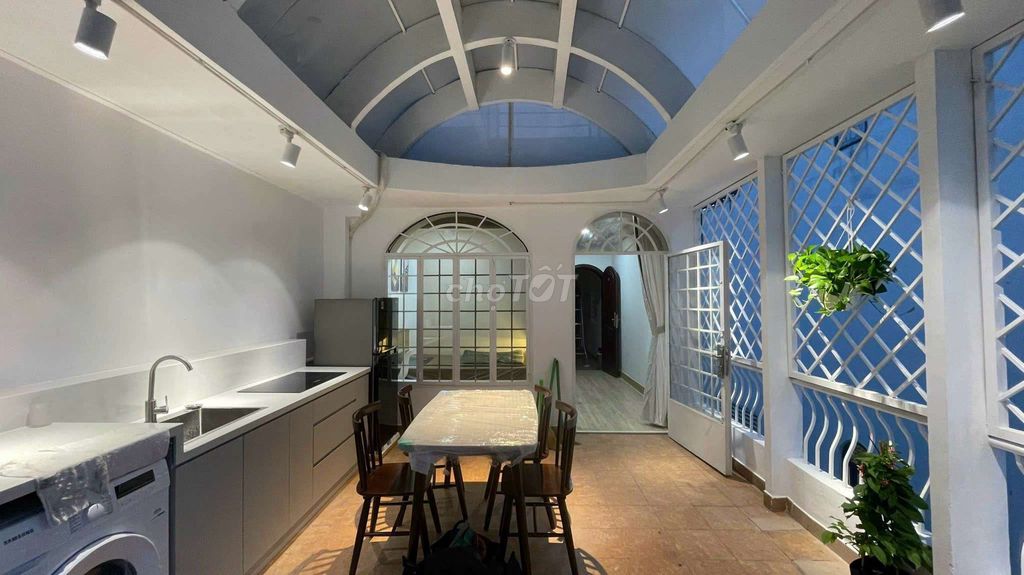 Căn hộ 1PN Bờ Kè Hoàng Sa Quận 1 45m² giá 8.5 triệu - Ban công thoáng mát