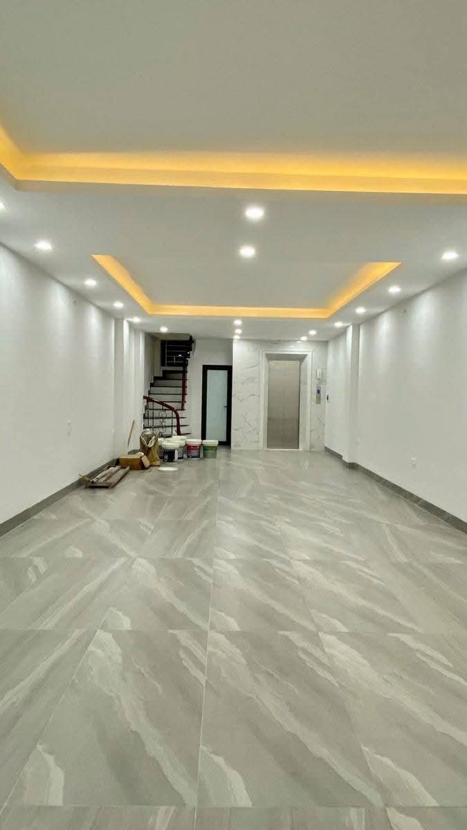 Bán nhà Gốc Đề, Hoàng Mai 73m² giá 25 tỷ - Kinh doanh sầm uất ngay ngõ lớn!