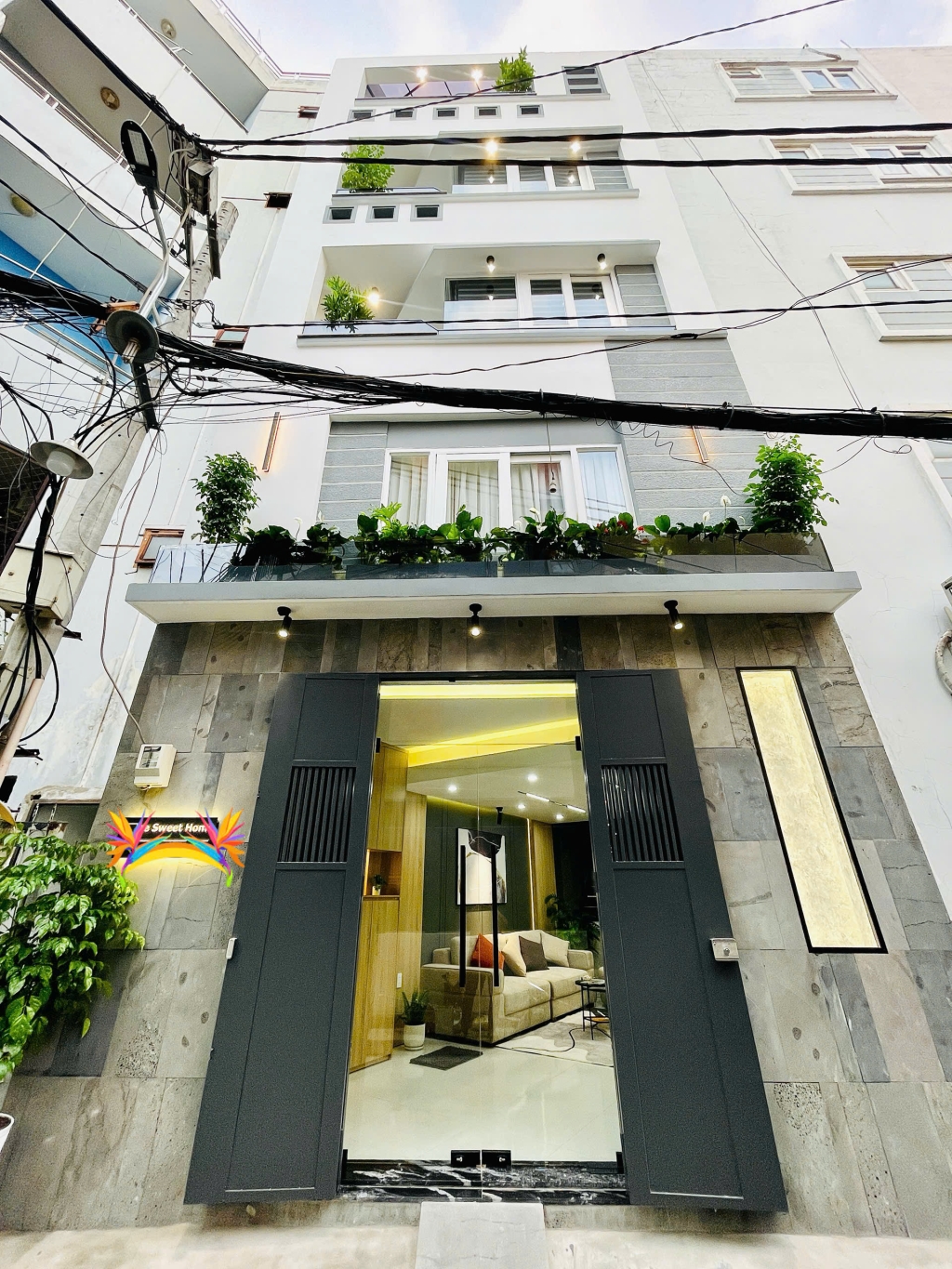 Nhà mới 5 tầng Đoàn Thị Điểm 200m² giá 13.6 tỷ - Full nội thất cao cấp!