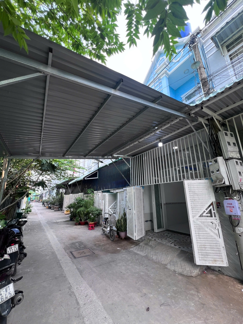 Bán nhà 4x11m Hóc Môn 650 triệu - Chính chủ sổ riêng, tiện ích đầy đủ!