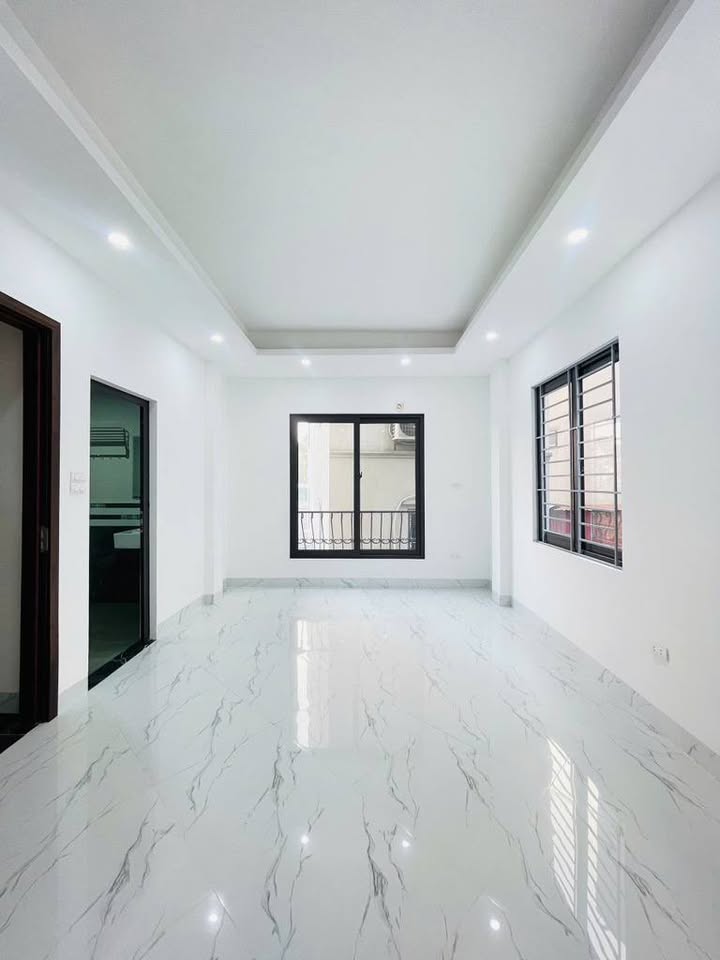 Nhà Phố Phường Hoàng Văn Thụ, Quận Hoàng Mai 33m² giá 7.05 tỷ - Ô tô đỗ cửa, nhiều tiện ích!