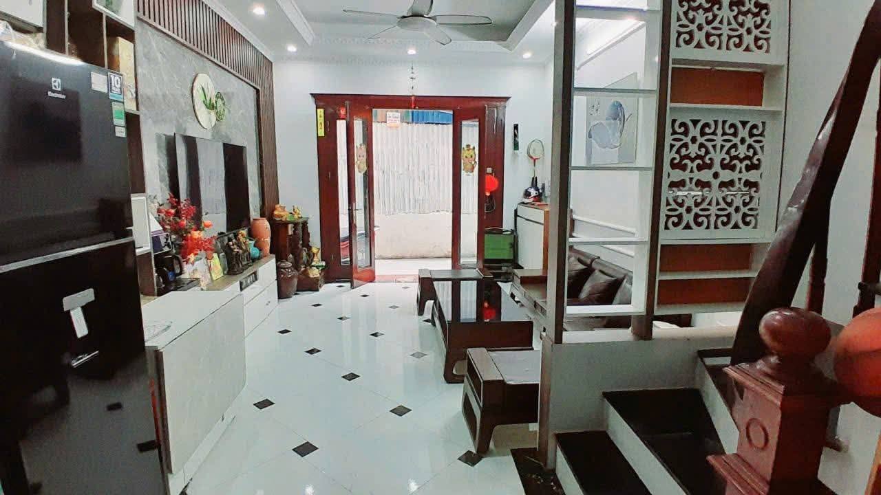 Nhà đẹp Cầu Giấy 34m² giá thỏa thuận - Gần Goldmark City, tiện ích đầy đủ!