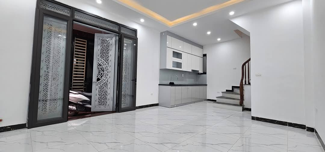 Nhà 5 Tầng mới xây tại Thanh Trì 32m² giá 5 tỷ - Tiện ích đầy đủ, kết nối thuận lợi!