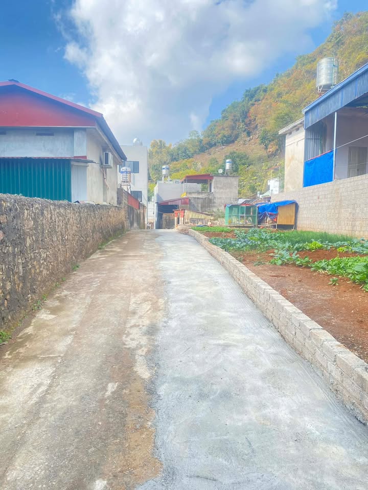 Đất nền Huyện Mộc Châu 85m² giá 2 tỷ - Đầu tư lý tưởng ngay trung tâm!