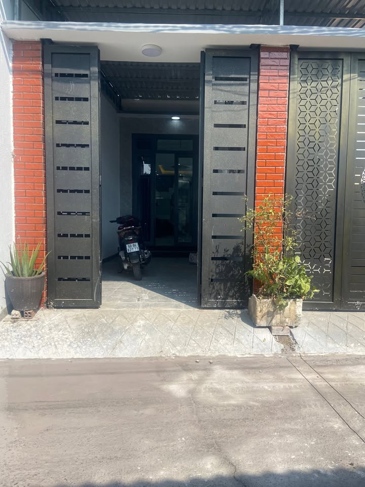 Nhà gác lửng đẹp Khu phố 2, Long Bình 130m² giá 1.65 tỷ - Sẵn sàng vào ở ngay!