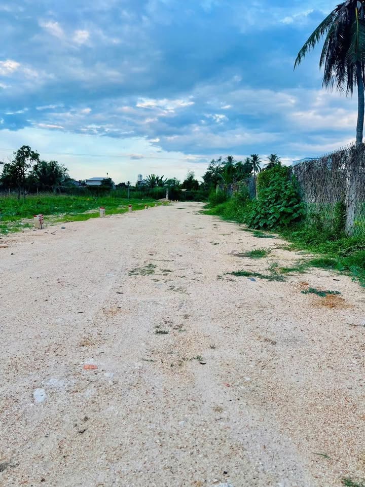 Đất thổ cư Cam Nghĩa 150m² giá 1 tỷ - Sổ hồng chính chủ, gần đường lớn!