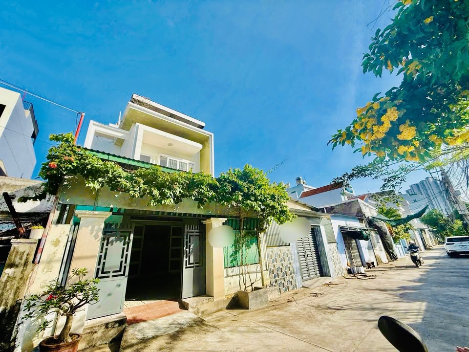 Nhà 2 Mặt Tiền Phường Lộc Thọ Nha Trang 100m² giá 8.5 tỷ - Gần biển và chợ