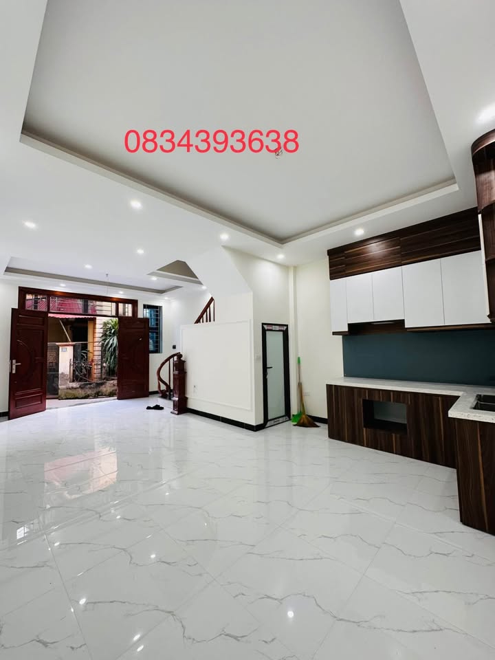 Nhà phố 4 tầng tại Trịnh Văn Bô, 40m² - Ô tô đỗ cửa, chính chủ bán gấp!