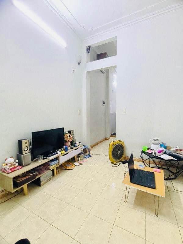 Nhà 3 tầng 467 Lĩnh Nam, Quận Hoàng Mai - 35m² chỉ 2 tỷ, Sổ đỏ riêng!