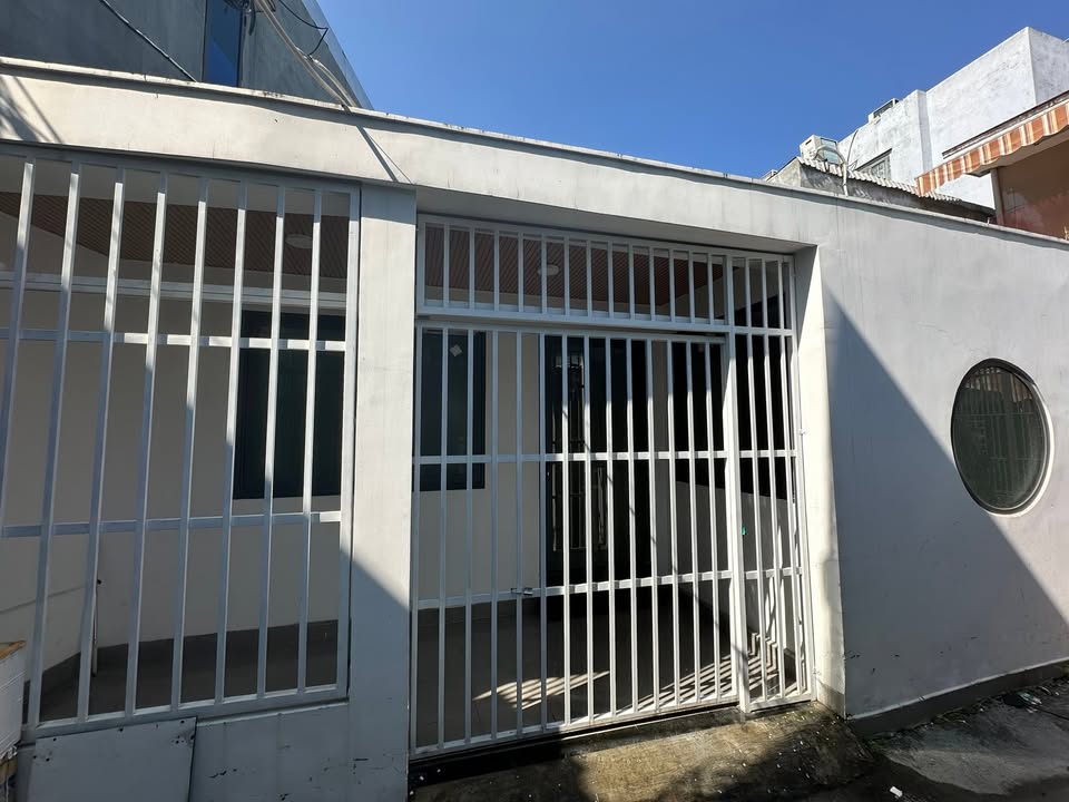 Nhà bán 382 Hùng Vương, Đà Nẵng 75m² - Khu dân cư đông đúc, giá chỉ 3.7 tỷ!