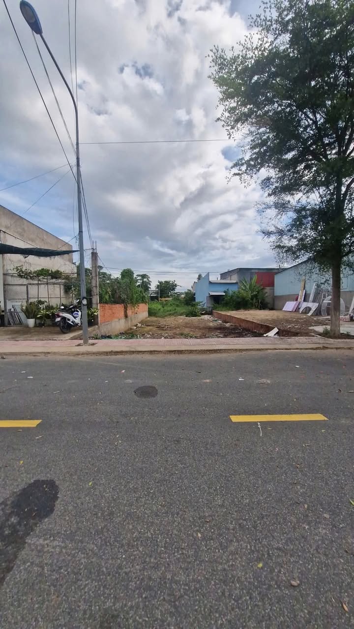 Đất nền Hồng Ngự Đồng Tháp 207m² giá 3 tỷ - Cơ hội đầu tư tuyệt vời!