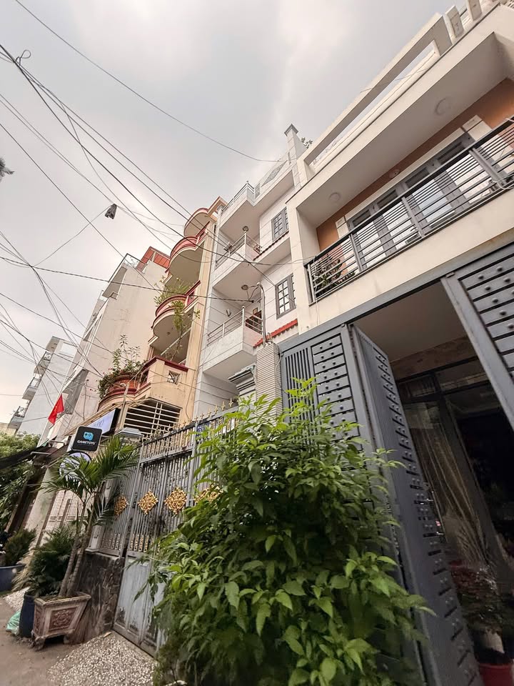 Nhà phố mặt tiền đường Nhựa, quận 11, 65m² giá 8 tỷ - Sẵn sàng vào ở!