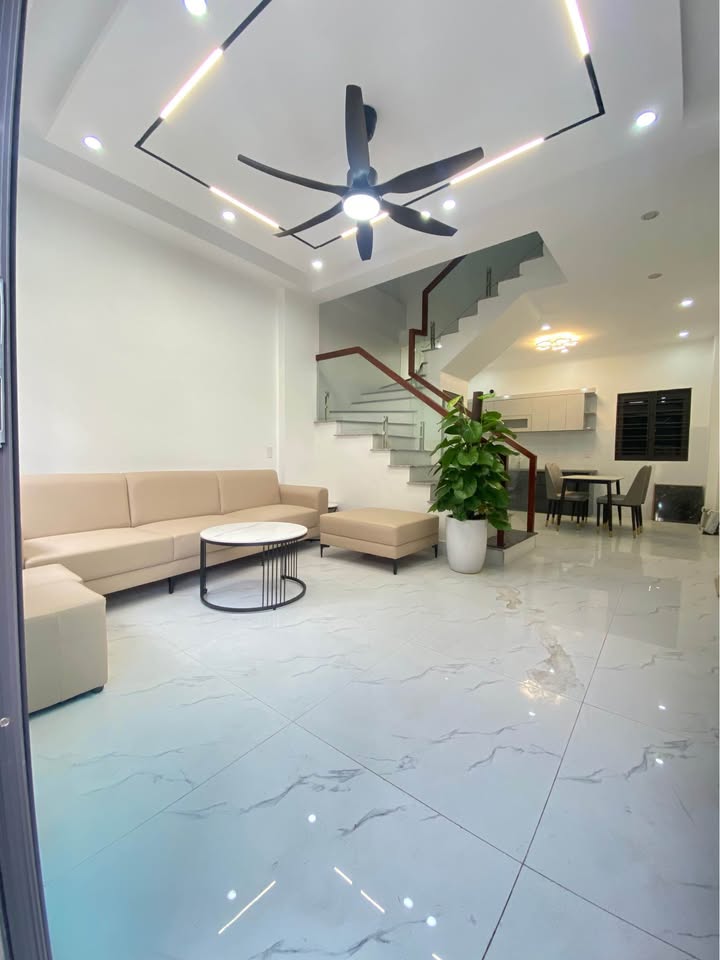 Bán nhà 3 tầng Trần Lãm 40m² giá 2 tỷ - Ngõ thông thoáng gần mặt đường