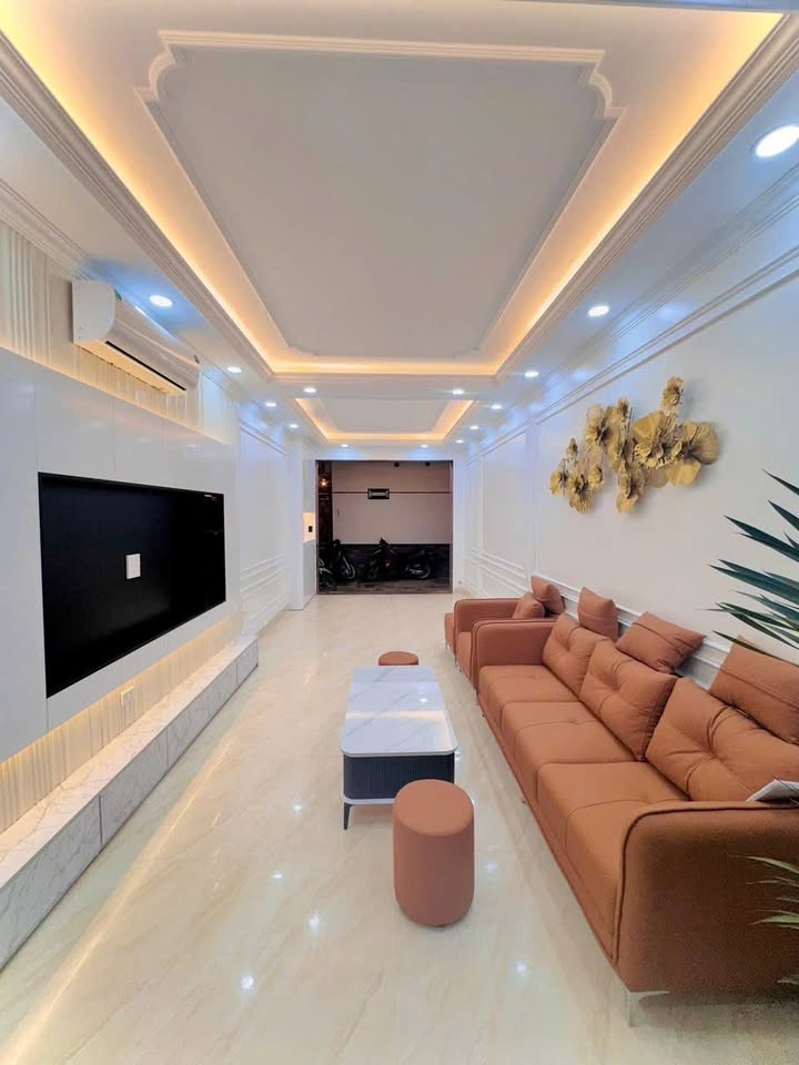 Nhà 5 tầng Yên Lạc 45m² giá thỏa thuận - Ô tô đỗ cửa, kinh doanh tốt!