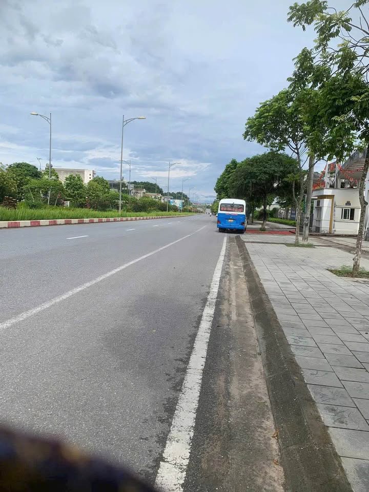 FrontHouse Nguyễn Tất Thành Yên Bái 160m² giá 2.7 tỷ - Đường thẳng băng đẹp nhất TP!