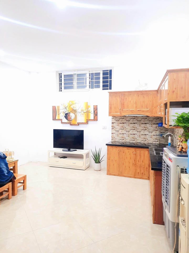 Nhà phố Minh Khai 30m² giá chỉ 3 tỷ - Kinh doanh thuận lợi!