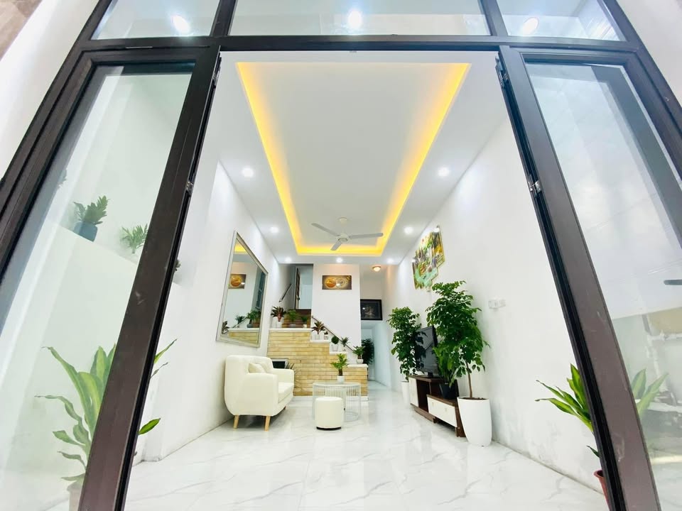 Nhà phố Lạc Long Quân, Cầu Giấy 46m² giá 4.86 tỷ - Sẵn sàng vào ở ngay!