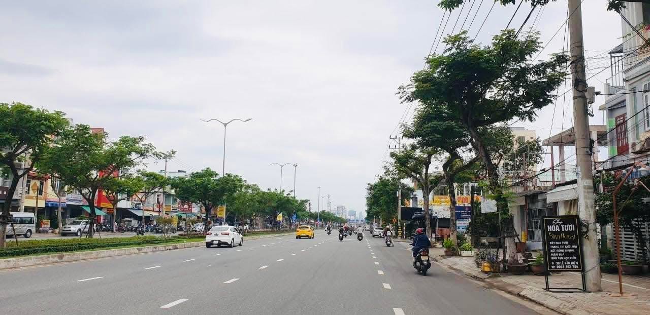 Bán FrontHouse mặt tiền Lê Văn Hiến, 1400m² giá 10.5 tỷ - Cơ hội đầu tư đắc địa!