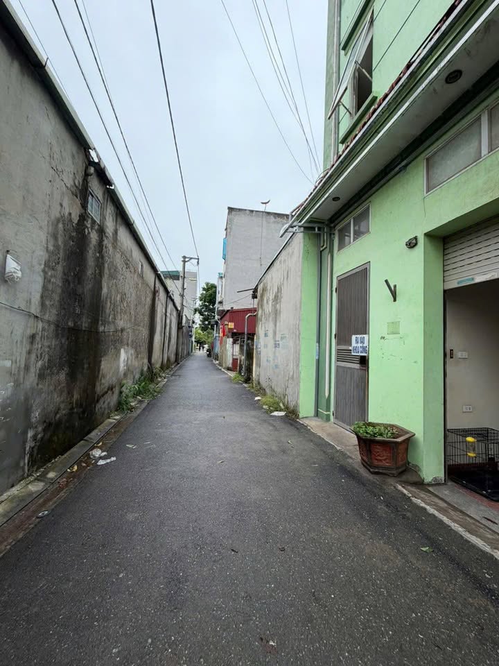 Đất nền Trâu Quỳ, Gia Lâm 100m² giá 10.5 tỷ - Sổ đỏ chính chủ, vị trí đắc địa!