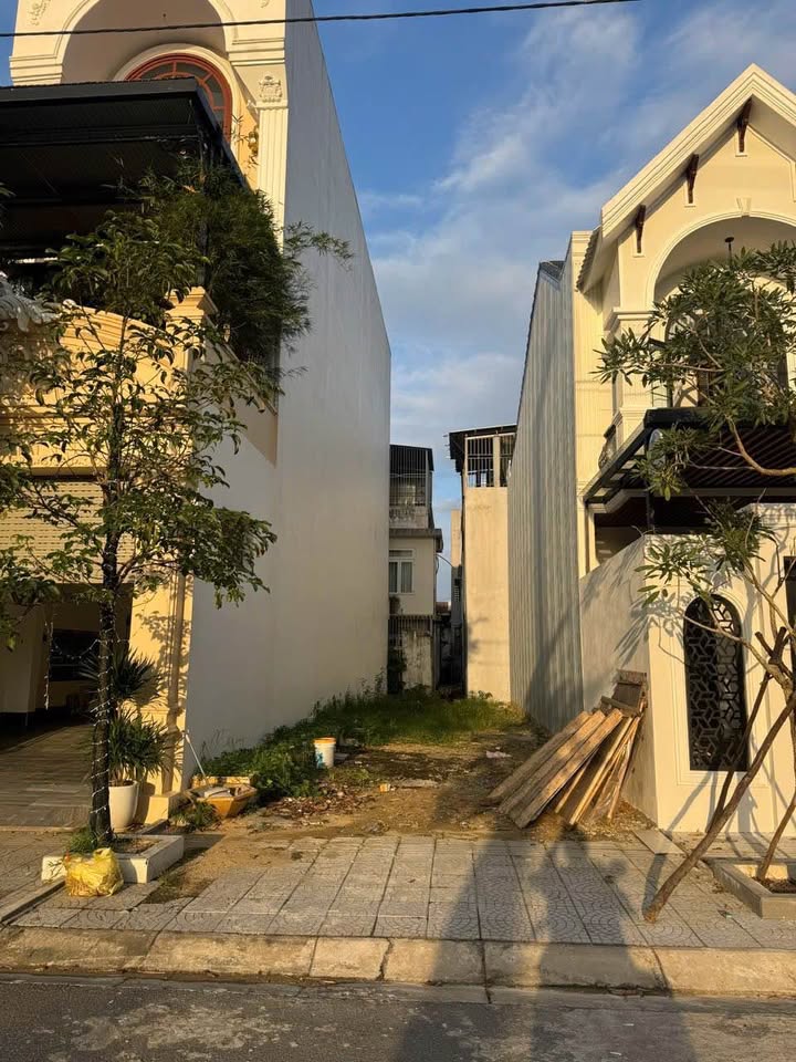 FrontHouse đường Đồng Khởi, Huế 92.2m² giá 5.4 tỷ - Kinh doanh đắc địa!