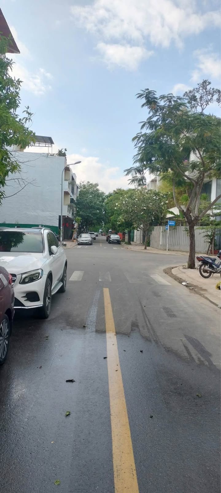 Nhà FrontHouse KĐT Hà Quang 2 64m² giá 7 tỷ - Gần nhiều tiện ích!